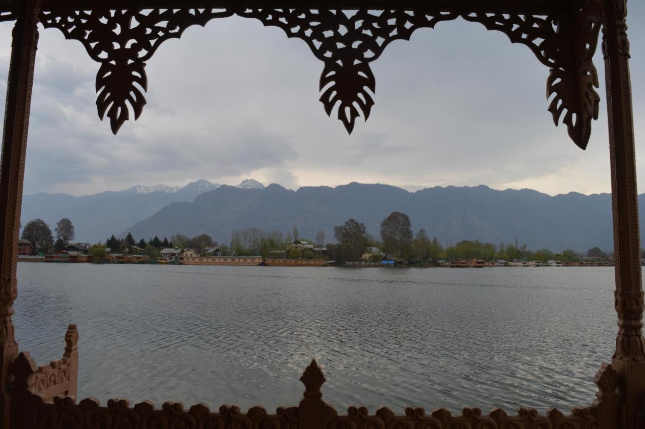 Wangnoo Heritage Houseboats Hotel Srinagar  Exterior photo