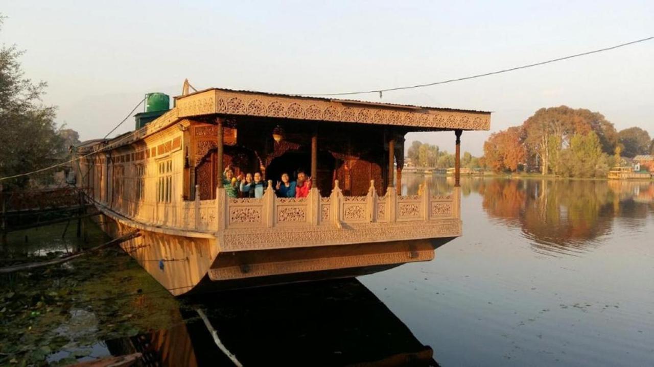 Wangnoo Heritage Houseboats Hotel Srinagar  Exterior photo