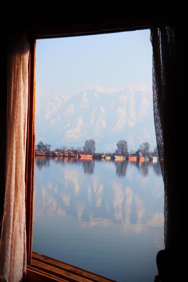 Wangnoo Heritage Houseboats Hotel Srinagar  Exterior photo