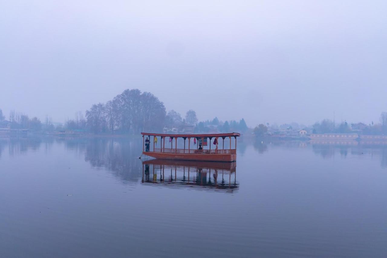 Wangnoo Heritage Houseboats Hotel Srinagar  Exterior photo