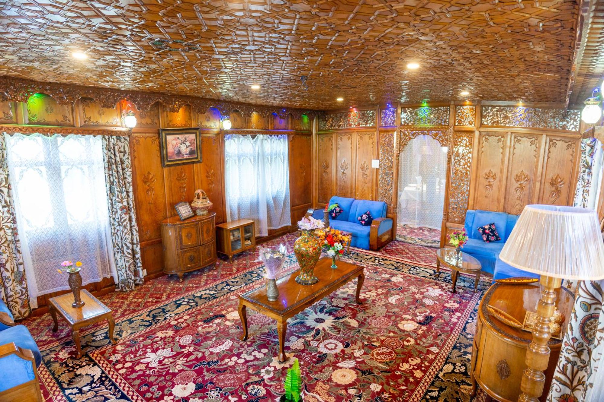 Wangnoo Heritage Houseboats Hotel Srinagar  Exterior photo