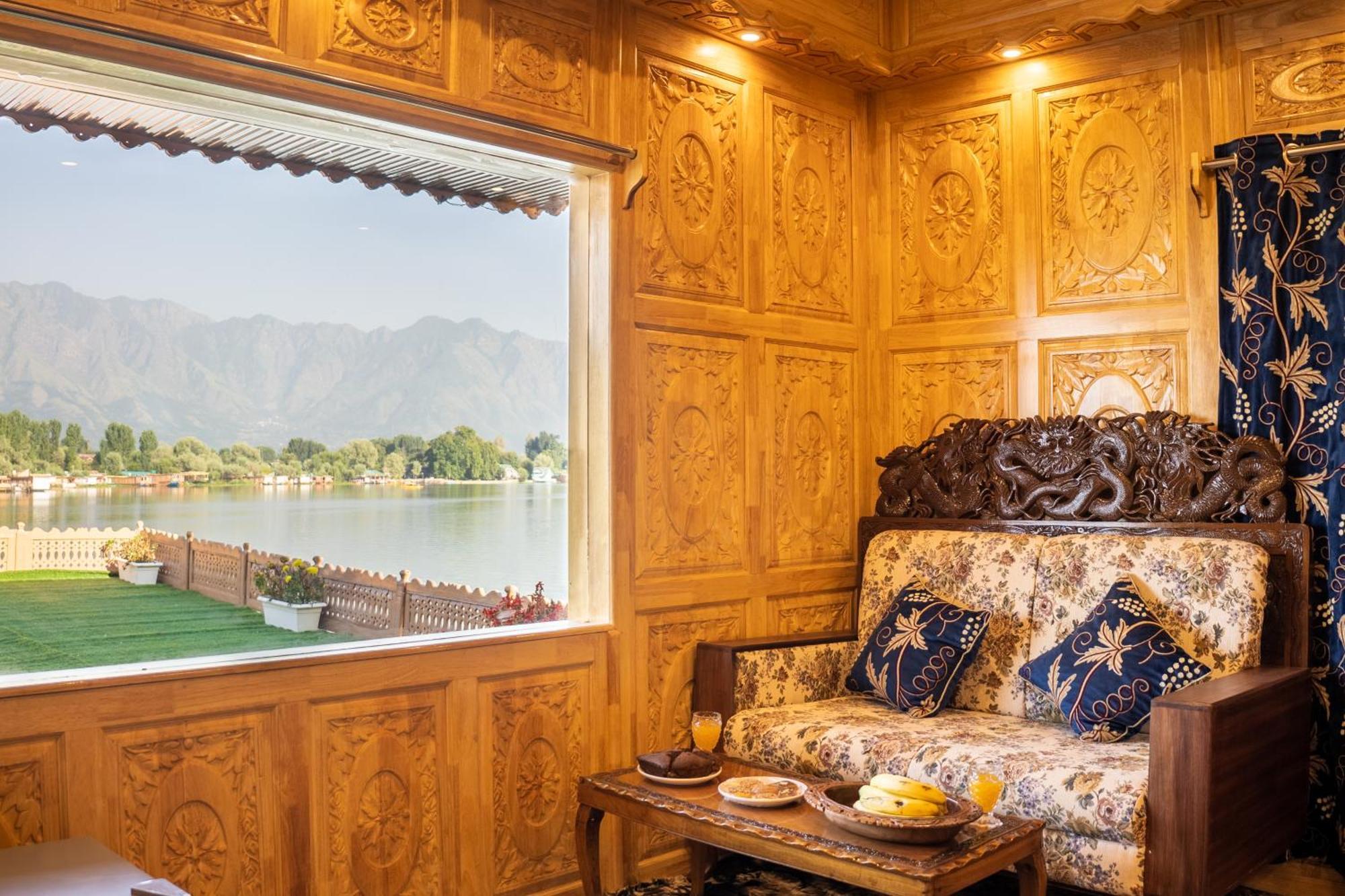 Wangnoo Heritage Houseboats Hotel Srinagar  Exterior photo