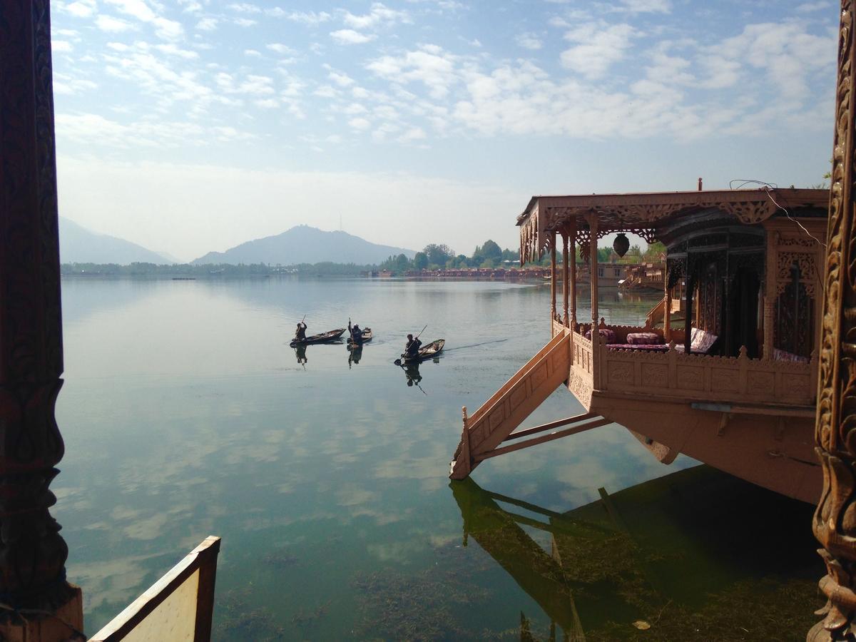 Wangnoo Heritage Houseboats Hotel Srinagar  Exterior photo