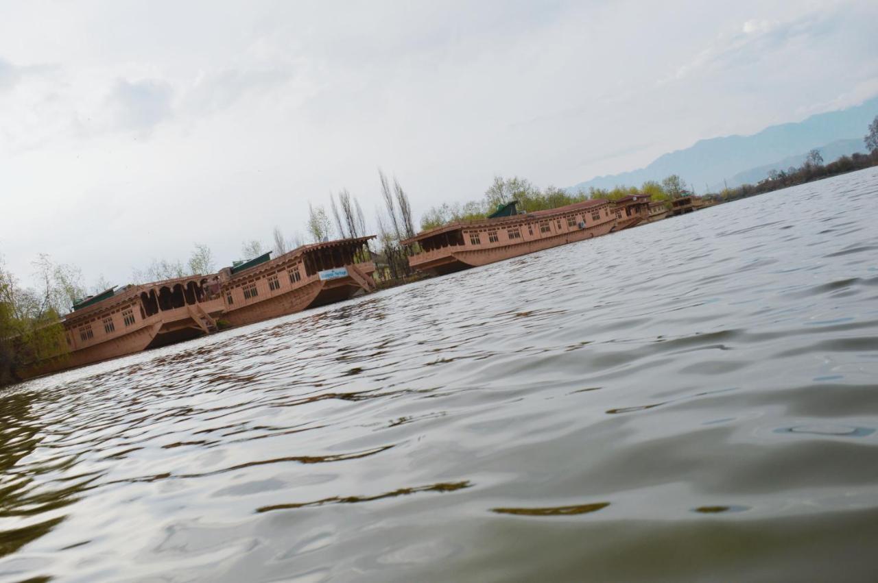 Wangnoo Heritage Houseboats Hotel Srinagar  Exterior photo